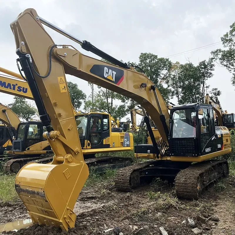 Used Caterpillar 320D2 excavator