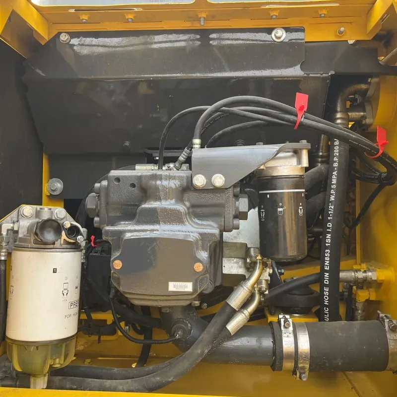 UsedKomatsu 220-8Экскаватор