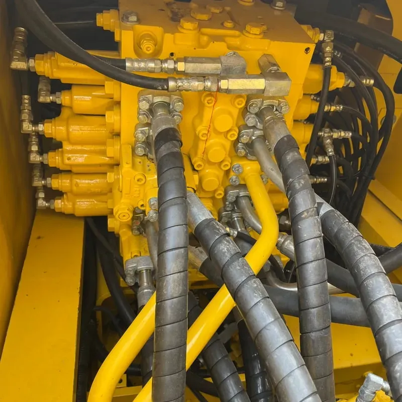 UsedKomatsu 220-8Экскаватор