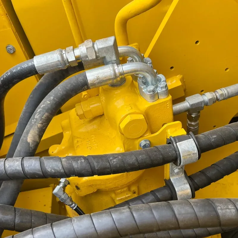 UsedKomatsu 220-8Экскаватор
