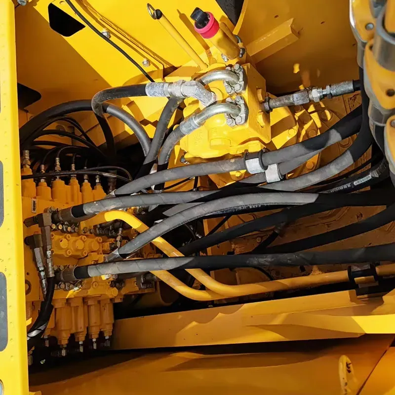 UsedKomatsu 220-8Excavator