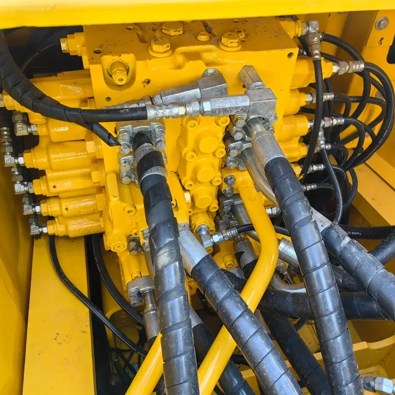UsedKomatsu 220-8N1Excavator