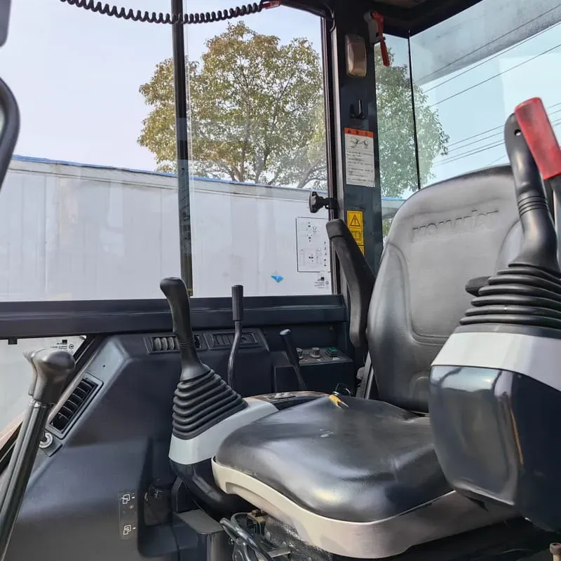UsedKomatsu 35Экскаватор