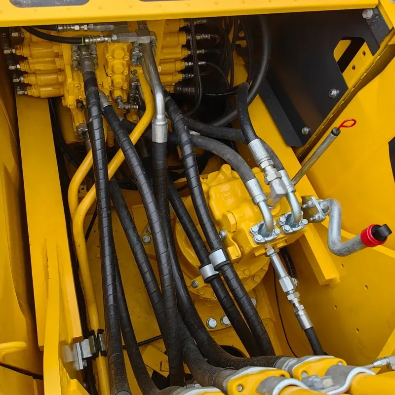UsedKomatsu 220-8Excavator
