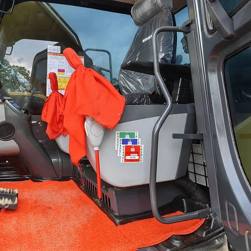 UsedKomatsu 220-8Excavator