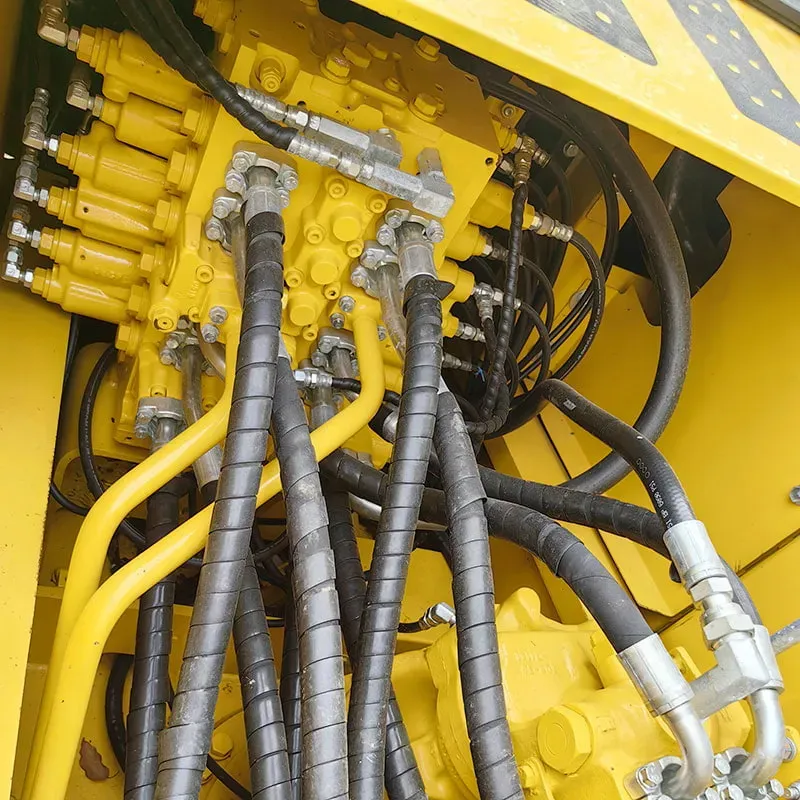 UsedKomatsu 220-8Excavator
