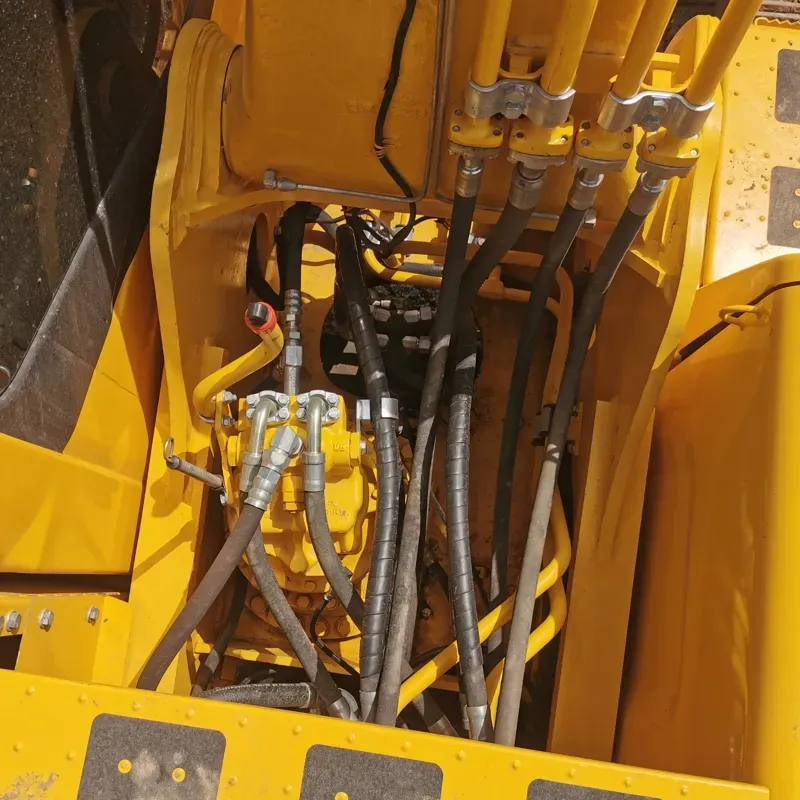 UsedKomatsu 220-8Экскаватор