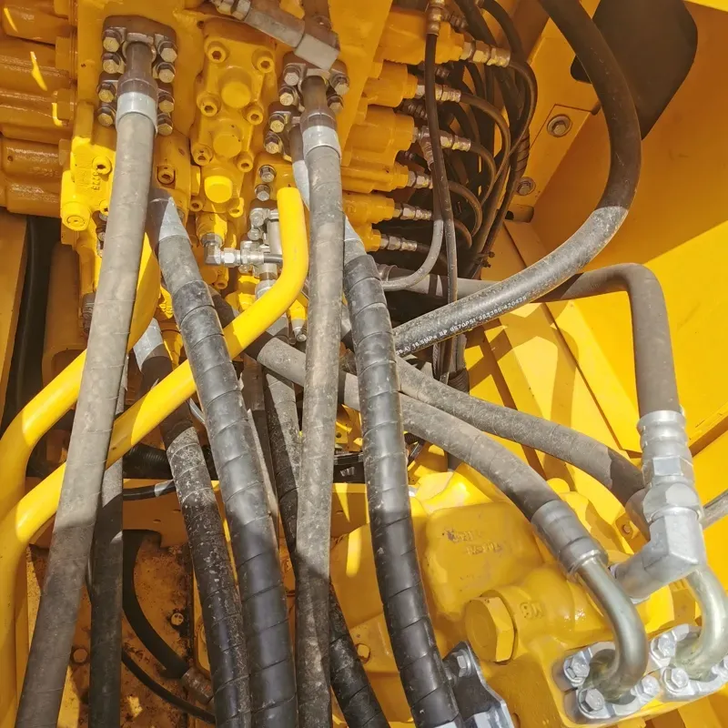 UsedKomatsu 220-8Экскаватор