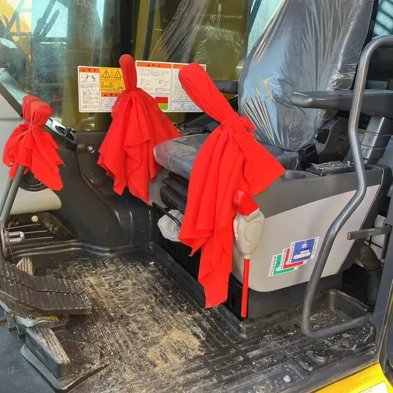 UsedKomatsu 210-8Экскаватор