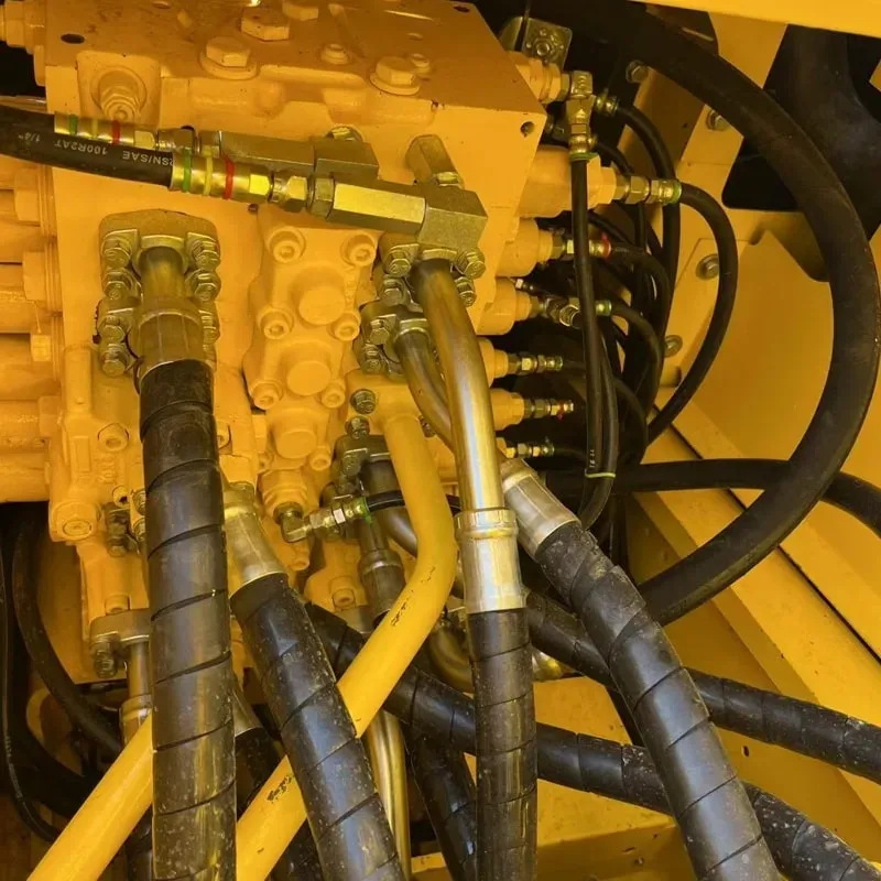 UsedKomatsu 210-8Экскаватор