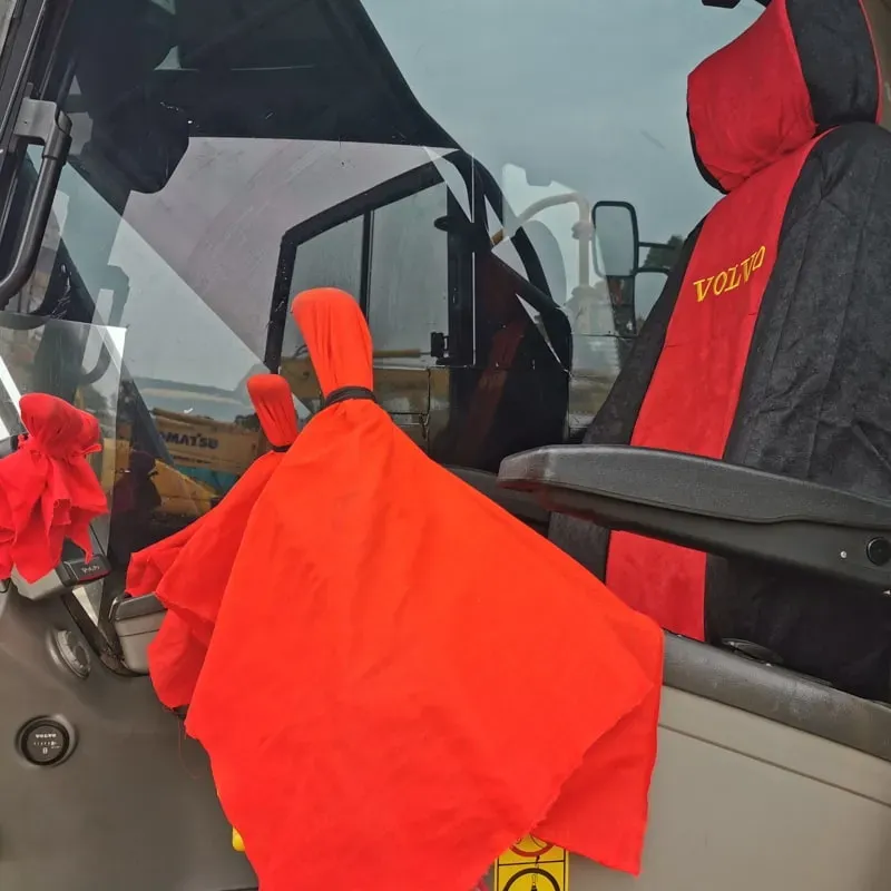 UsedVolvo 220DExcavator