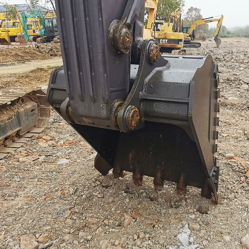 UsedVolvo 220DExcavator