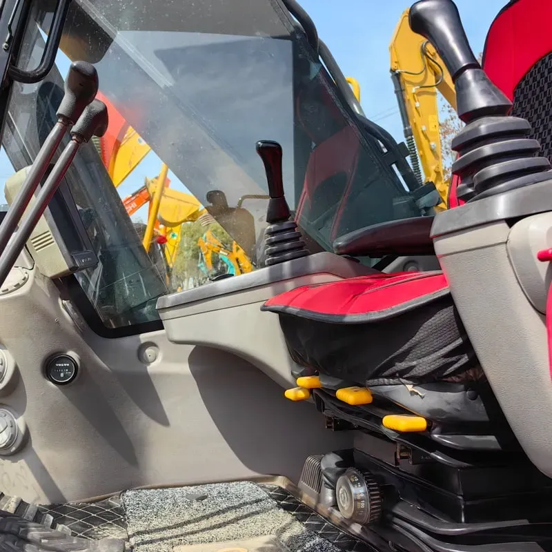 UsedVolvo 220DExcavator