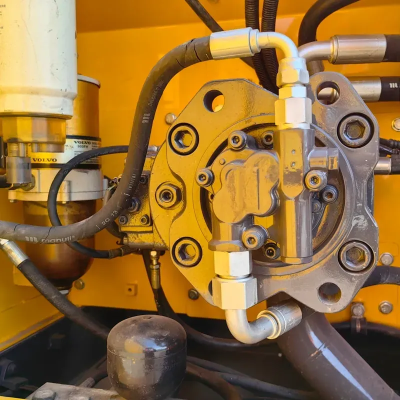 UsedVolvo 220DExcavator