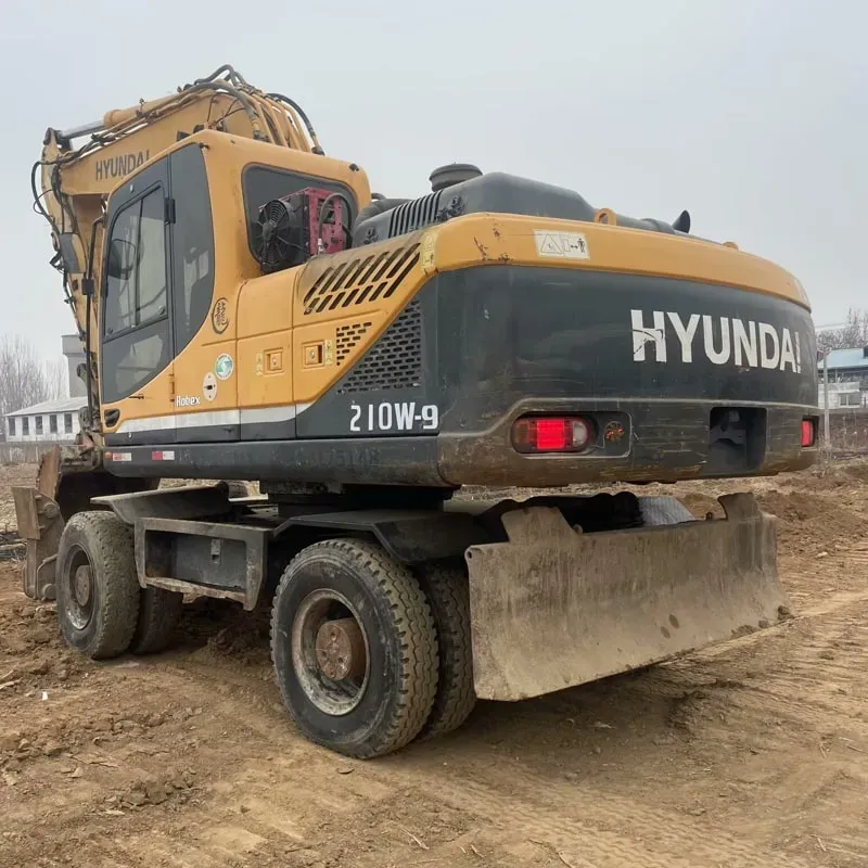 Used Hyundai 210 wheel excavator