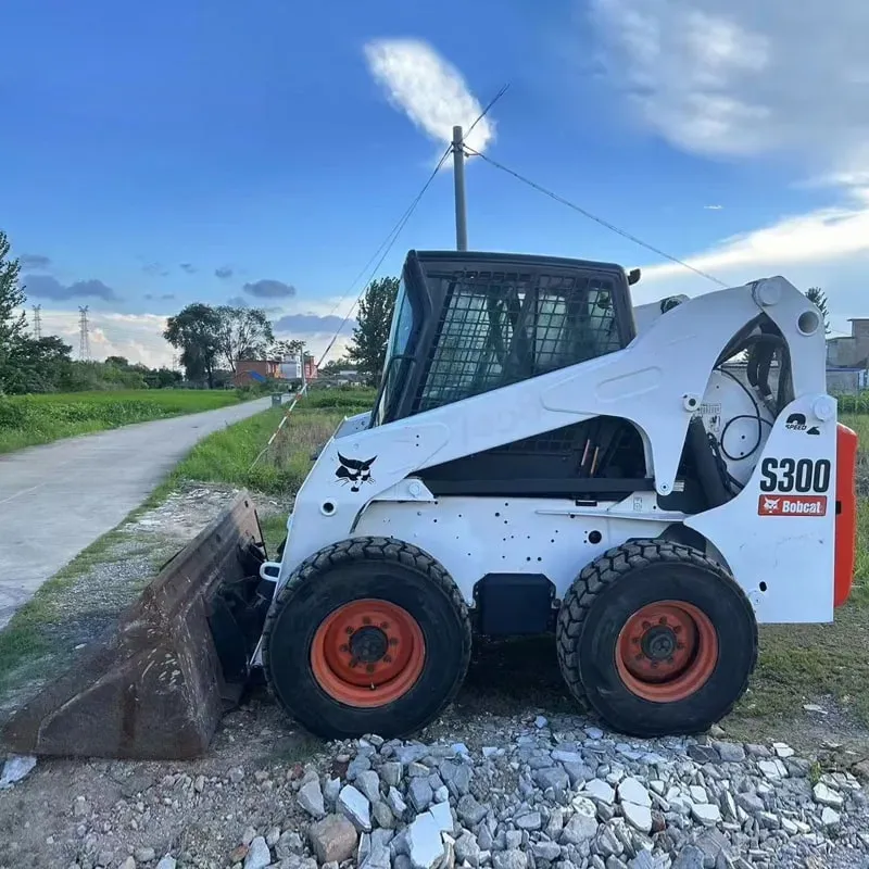 UsedBobcat S300Погрузчик