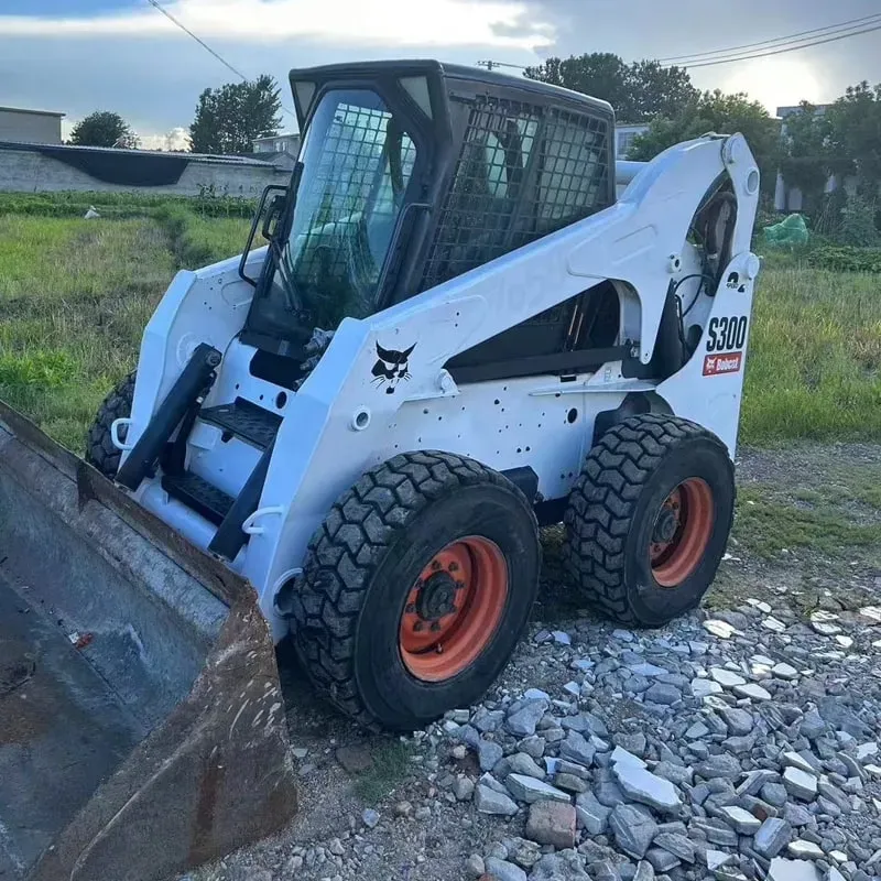UsedBobcat S300Погрузчик