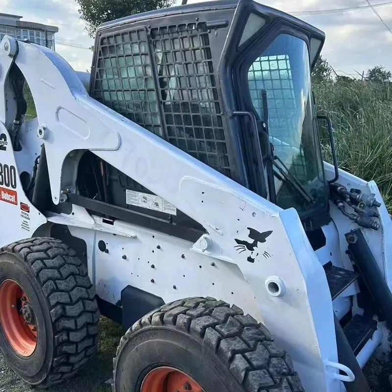 UsedBobcat S300Погрузчик
