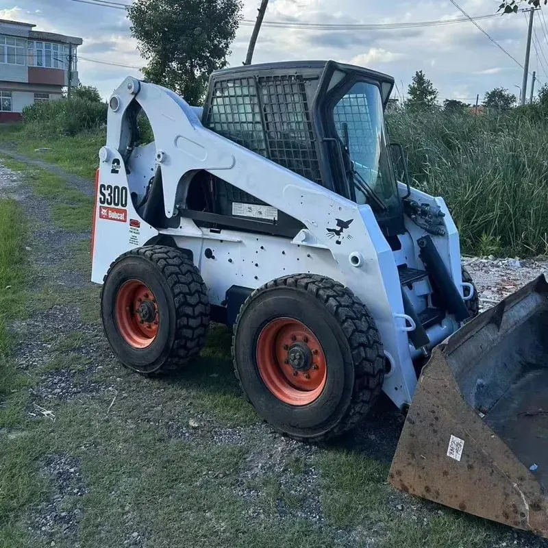 UsedBobcat S300Погрузчик