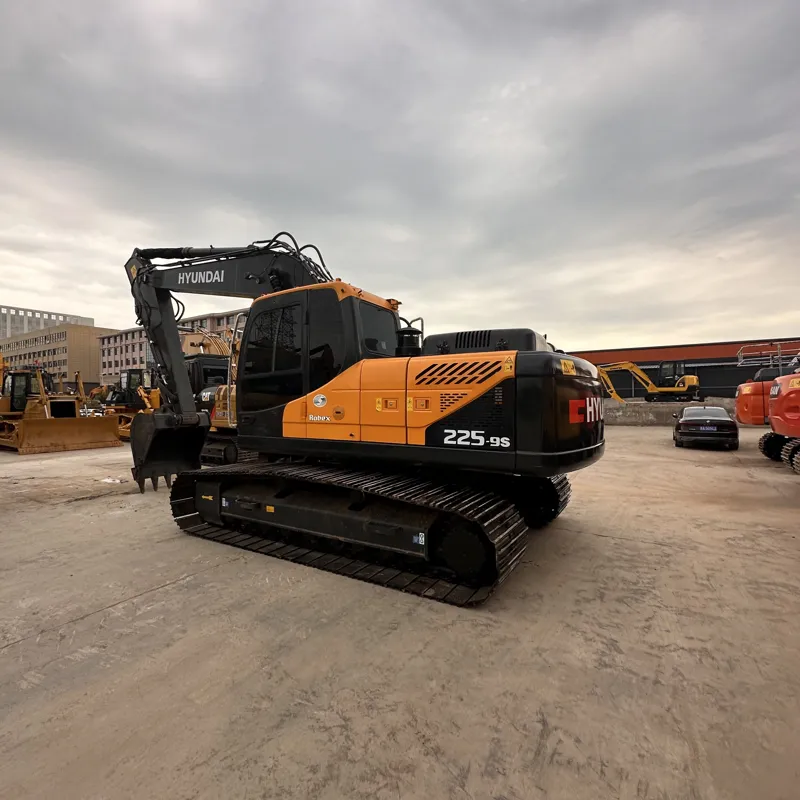 Used Хюндаи 225 Экскаватор