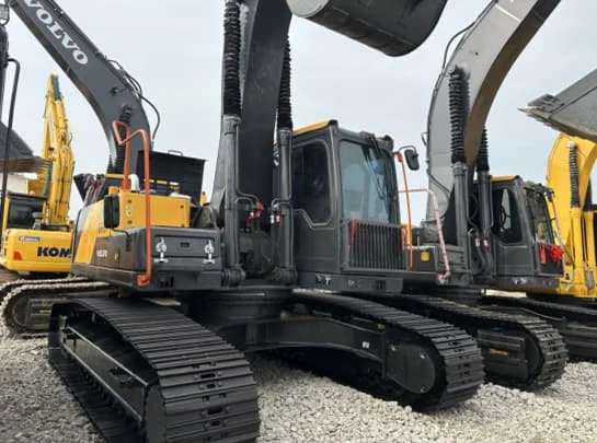 The exhibition area did not pursue the stacking of equipment quantity