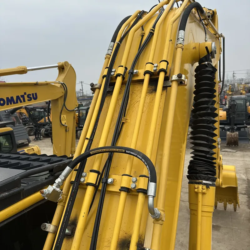 UsedKomatsu 220-8Excavator